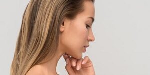 What are the options for earlobe repair and rejuvenation?